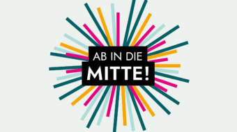 logo_ab_in_die_mitte_2022_rgb_grau